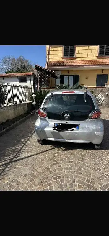 Second-hand Toyota Aygo 68 CP (50 kW) 2011 Gri Hatchback
