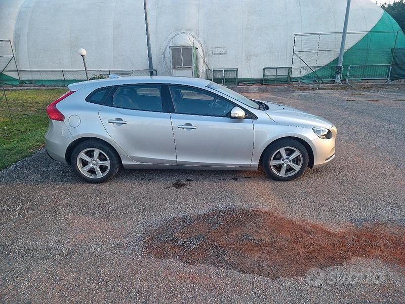 Usata Volvo V40 Business Edition 120 CV (88 kW) 2017 Grigio Berlina