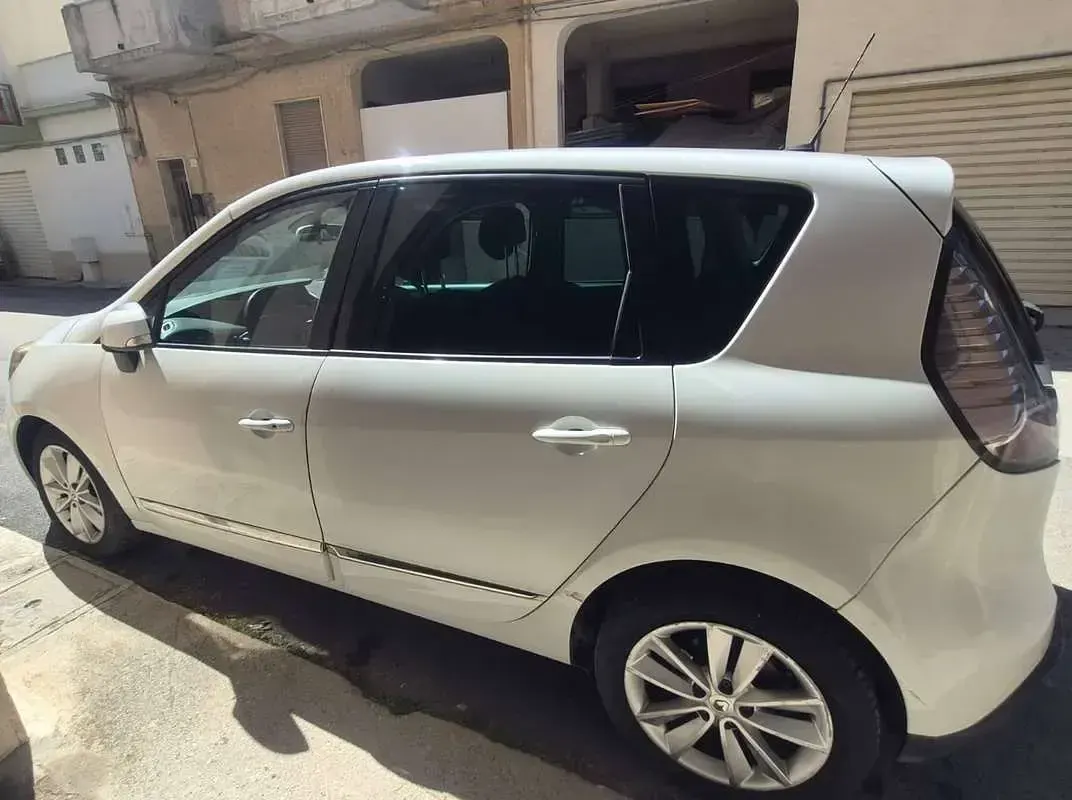 Usata Renault Scénic III 110 CV (80 kW) 2013 Monovolume