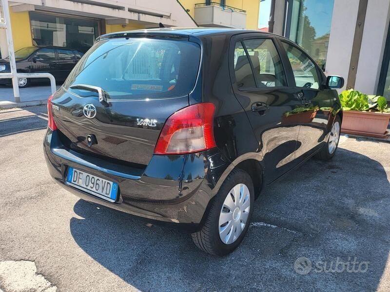 Usata Toyota Yaris Sol 90 CV (66 kW) 2007 Nero Berlina