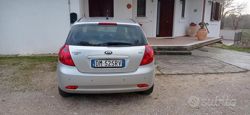 Usata Kia Ceed 115 CV (84 kW) 2007 Grigio Utilitaria