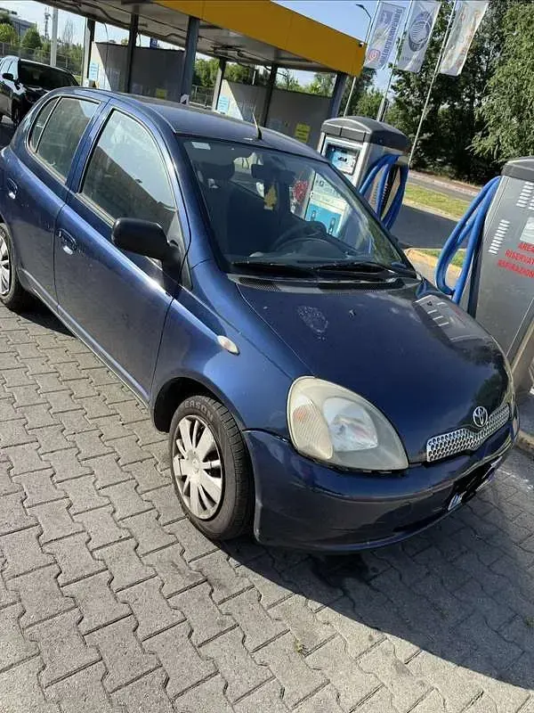 Usata Toyota Yaris 68 CV (50 kW) 2002 Bluazzurro Berlina