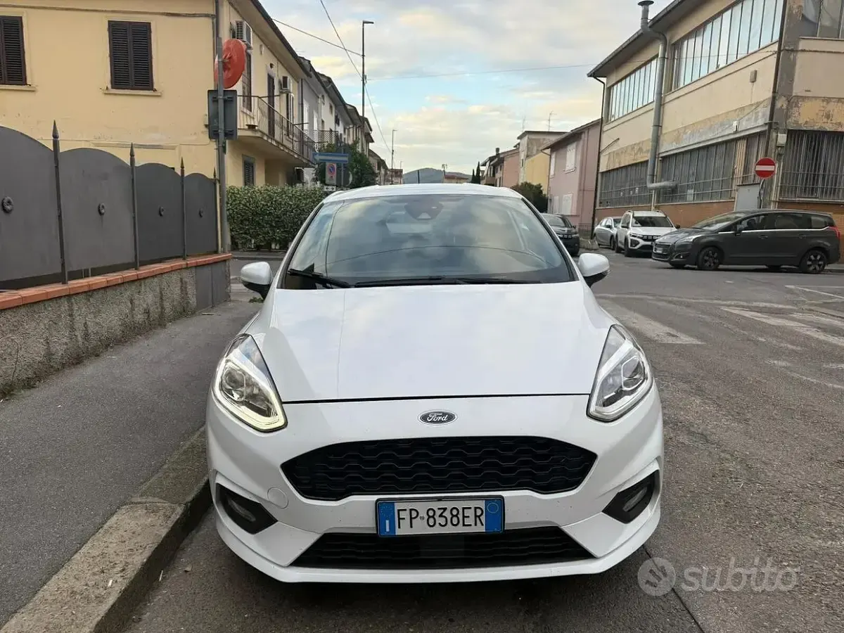 Usata Ford Fiesta ST-Line 86 CV (63 kW) 2018 Bianco Utilitaria