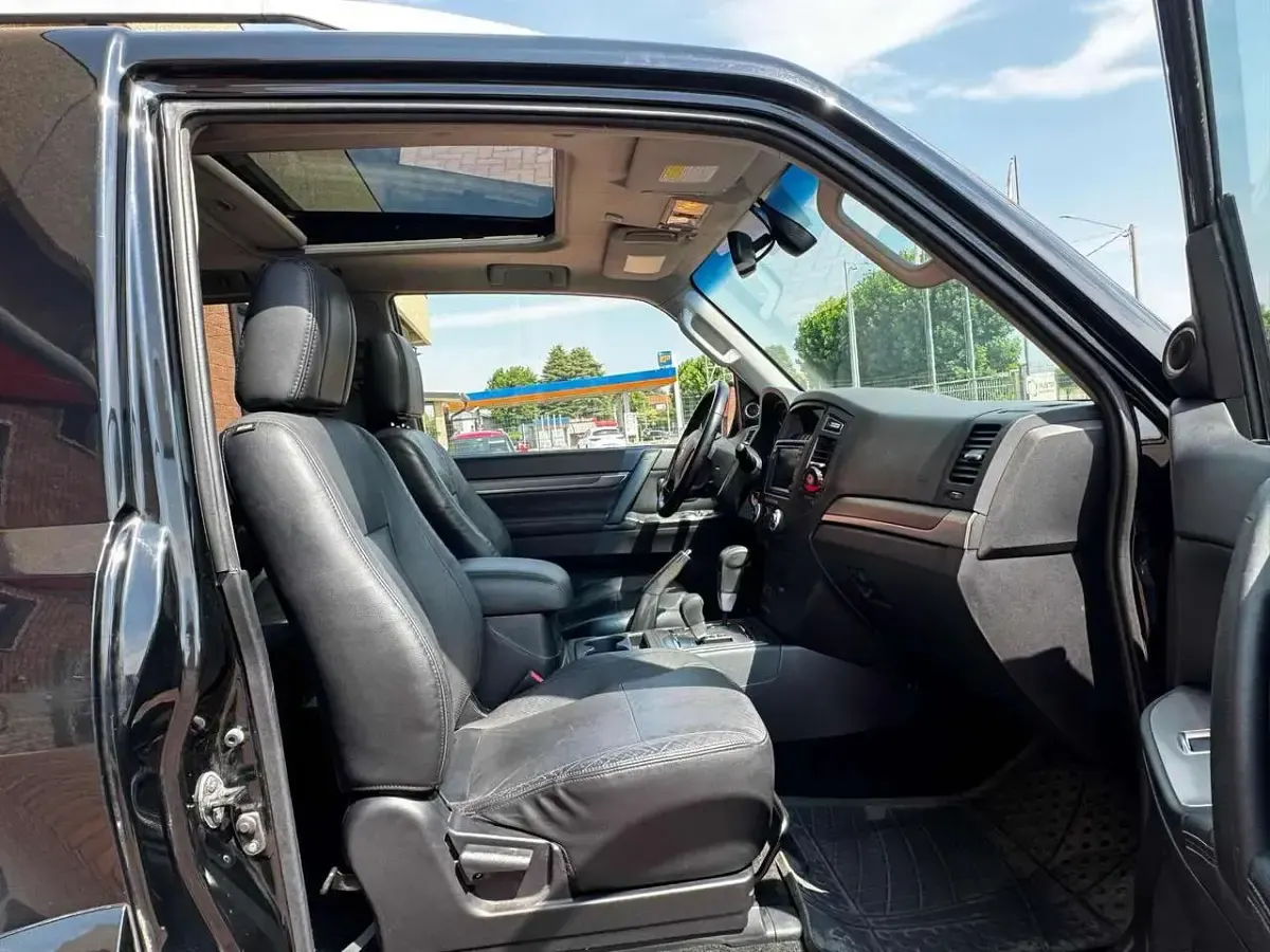 Usata Mitsubishi Pajero 170 CV (125 kW) 2008 Nero metallizzato SUV