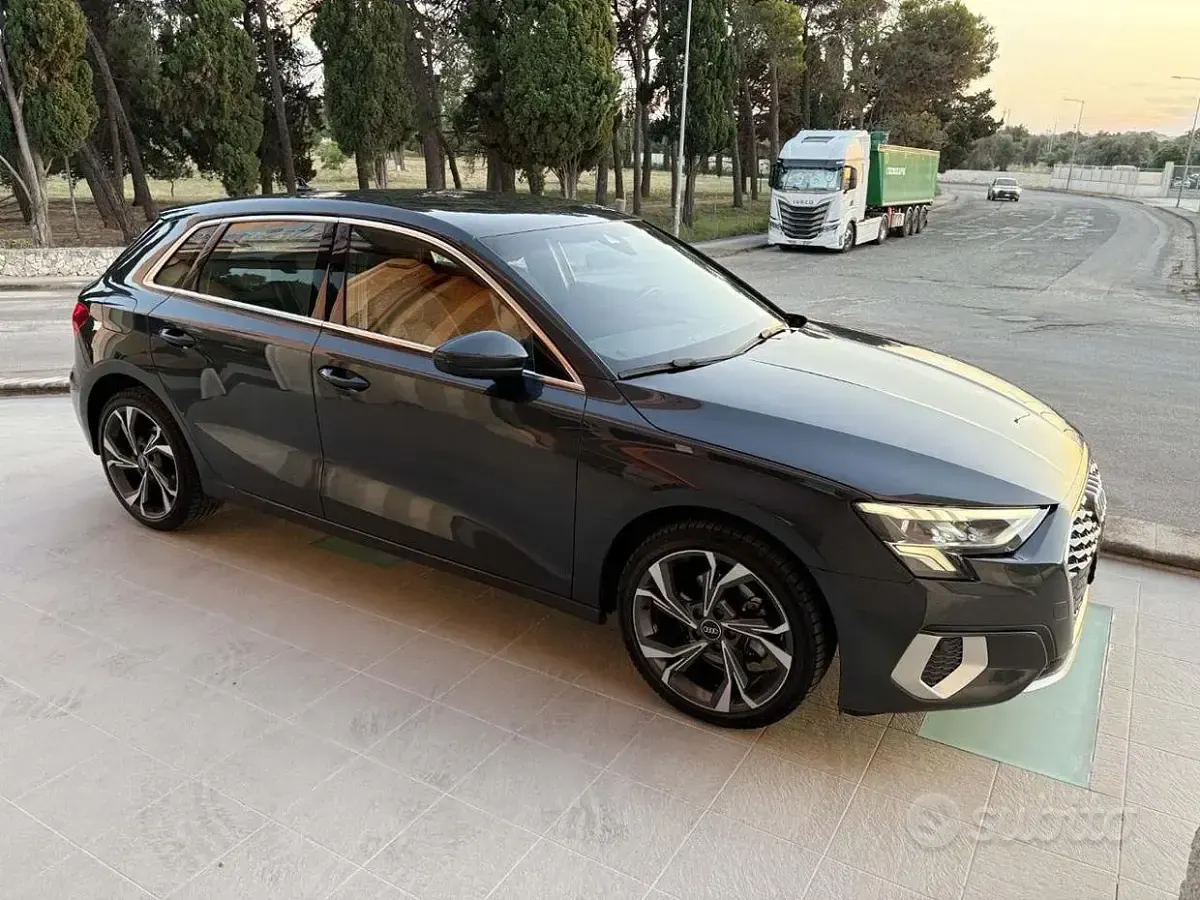 Usata Audi A3 Advanced 116 CV (85 kW) 2022 Grigio Berlina