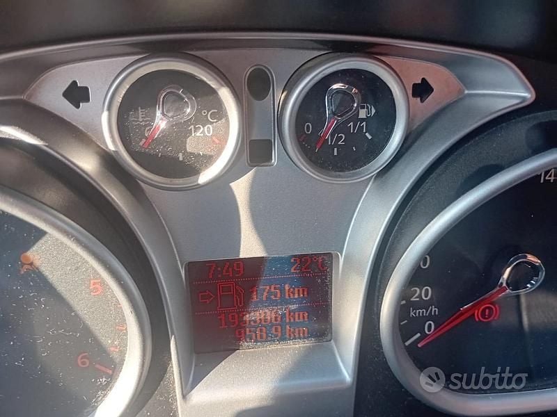 Usata Ford Focus 90 CV (66 kW) 2009 Grigio Station wagon