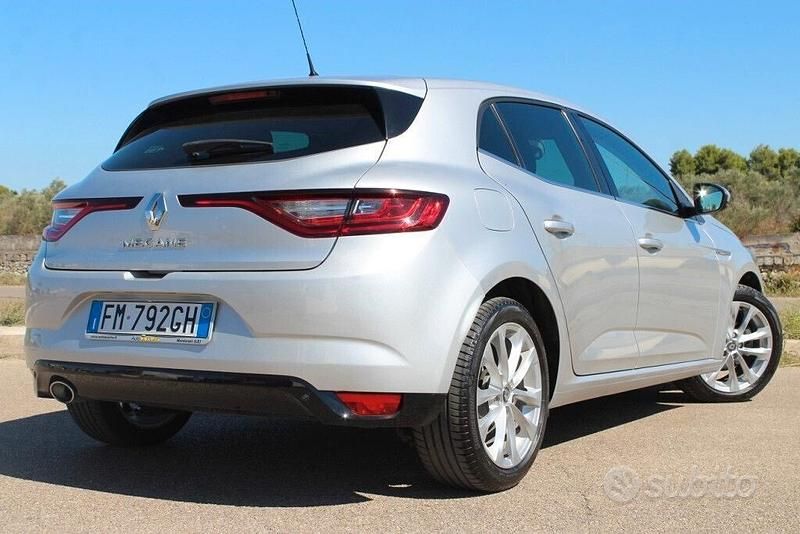 Usata Renault Mégane IV Intens 110 CV (80 kW) 2017 Grigio Berlina