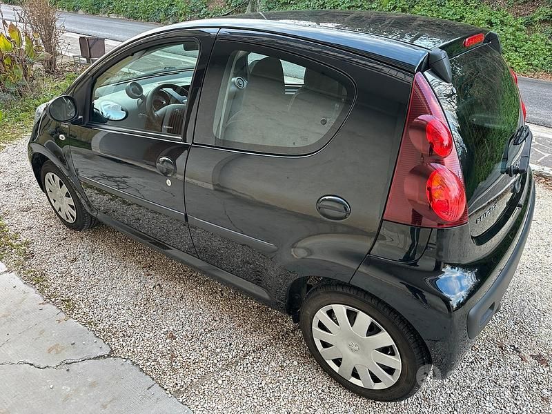 Usata Peugeot 107 68 CV (50 kW) 2013 Utilitaria