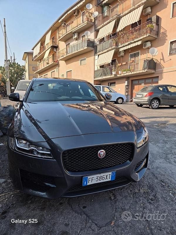Usata Jaguar XF 180 CV (132 kW) 2016 Grigio Berlina