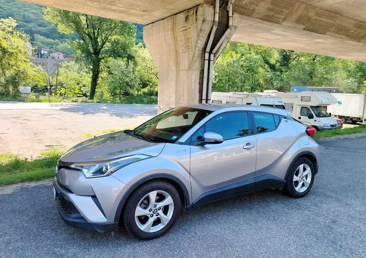 Usata Toyota C-HR Business Edition 98 CV (72 kW) 2018 Grigio metallizzato SUV