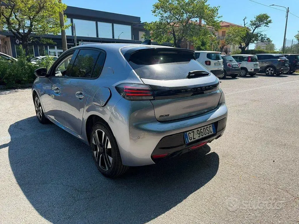 Usata Peugeot 208 Allure 101 CV (74 kW) 2025 Grigio Utilitaria