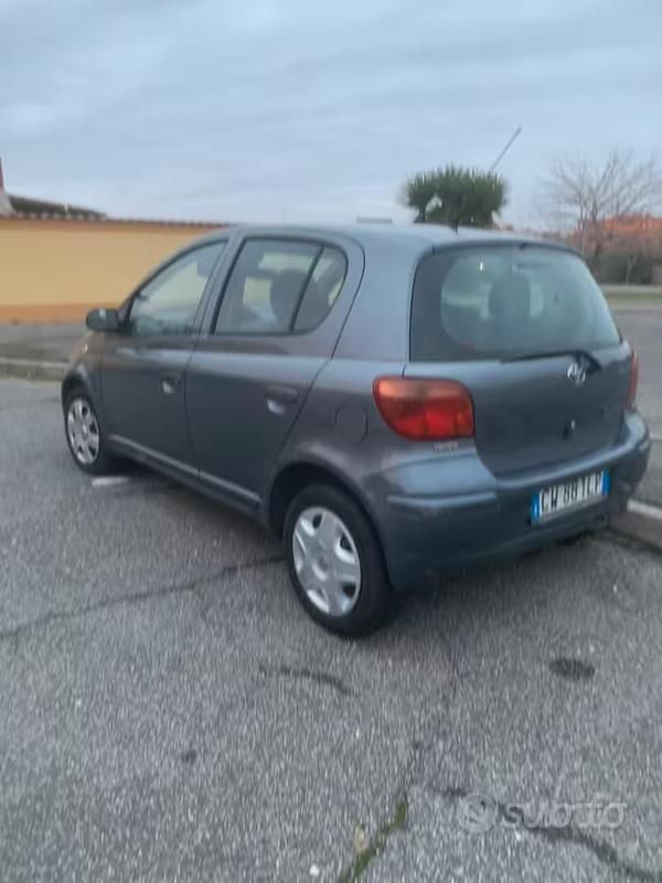Usata Toyota Yaris 2005 Grigio Berlina
