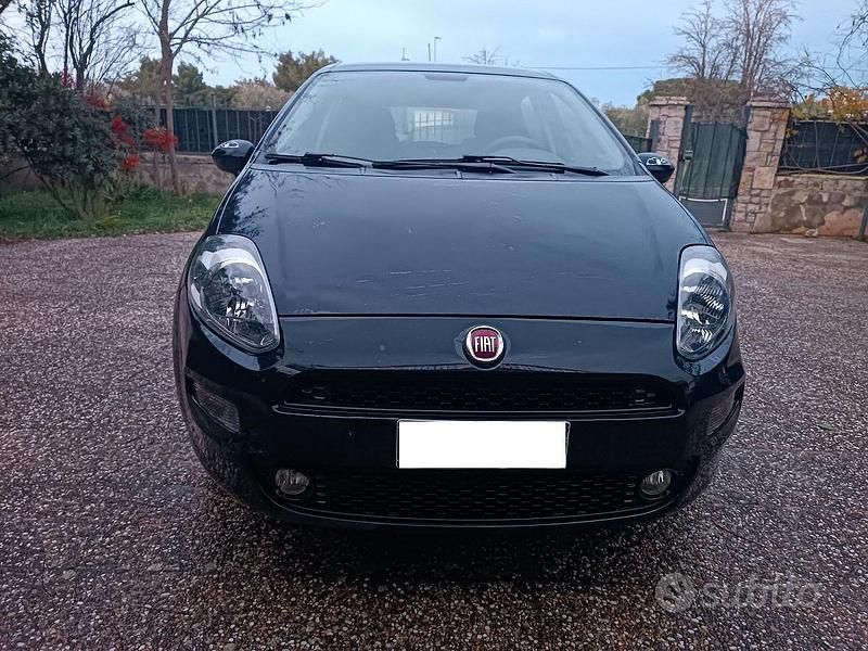 Usata Fiat Punto 69 CV (50 kW) 2017 Blu Berlina