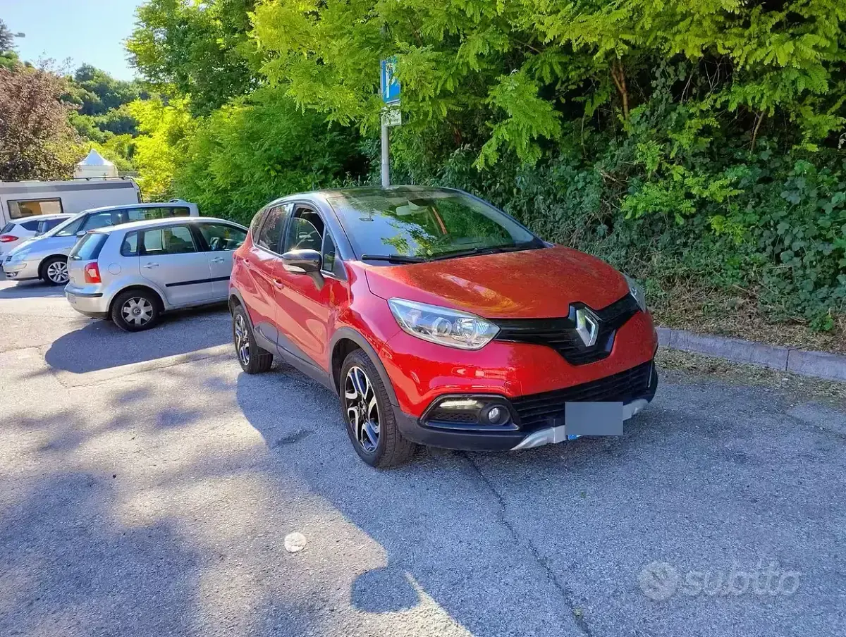 Usata Renault Captur 90 CV (66 kW) 2016 Rosso SUV