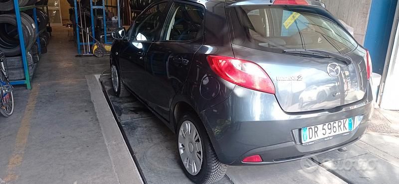 Usata Mazda 2 68 CV (50 kW) 2008 Marrone Utilitaria