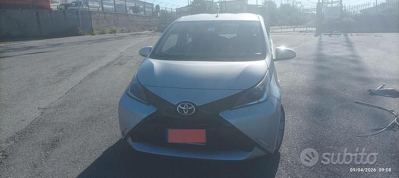 Usata Toyota Aygo X-play 69 CV (50 kW) 2016 Grigio Utilitaria