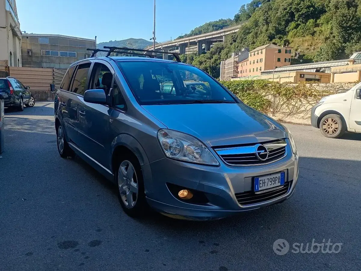 Usata Opel Zafira 125 CV (91 kW) 2011 Grigio Monovolume