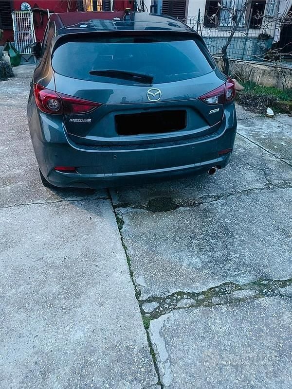 Usata Mazda 3 105 CV (77 kW) 2017 Grigio Coupé