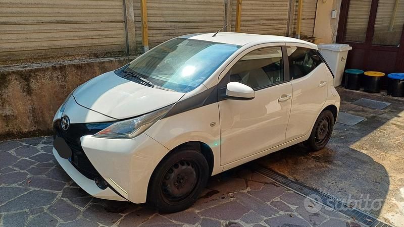 Usata Toyota Aygo Business Edition 69 CV (50 kW) 2018 Bianco Utilitaria