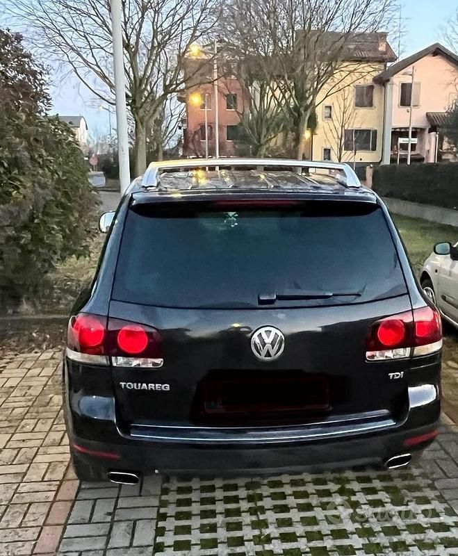 Usata VW Touareg 174 CV (127 kW) 2007 Nero SUV