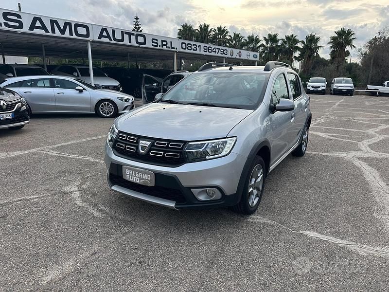 Argento Usata 2021 Dacia Sandero Comfort Due volumi | 9500 € (Buon prezzo) - Immagine 1/4