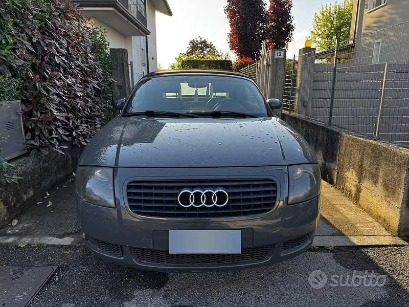 Usata Audi TT Roadster 179 CV (131 kW) 2000 Grigio Cabrio
