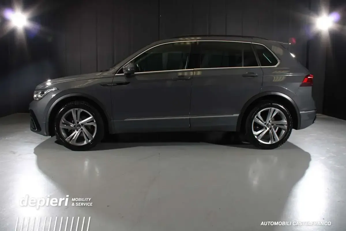 Usata VW Tiguan R-line 150 CV (110 kW) 2022 Grigio SUV