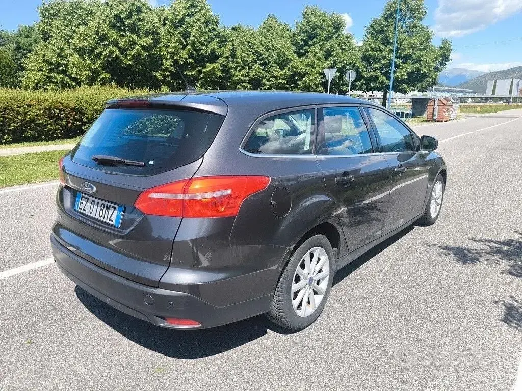 Usata Ford Focus 105 CV (77 kW) 2015 Grigio Station wagon