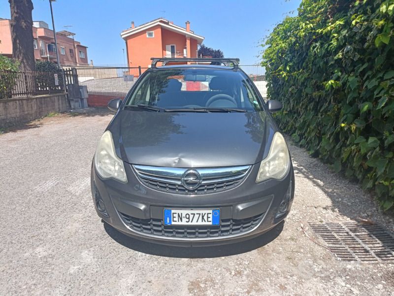 Usata 2012 Opel Corsa Tre volumi | 3000 € (Ottimo prezzo) - Immagine 1/4