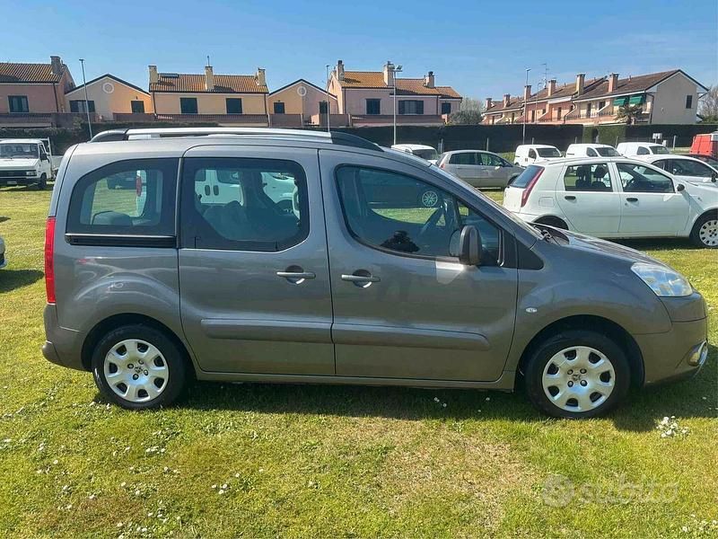 Begagnad Peugeot Partner Tepee 110 HK (80 kW) 2009 Grå Minibuss