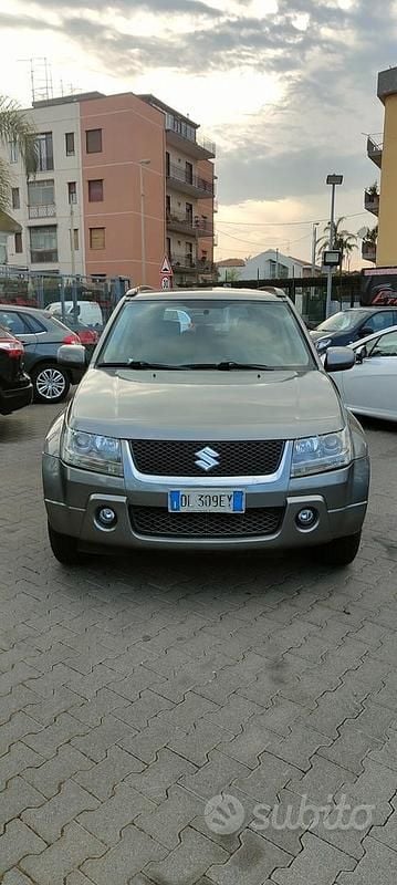 Usata Suzuki Grand Vitara 129 CV (94 kW) 2007 Grigio SUV
