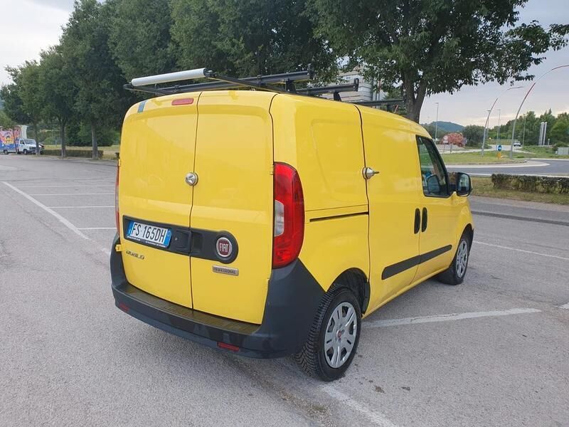 Usata Fiat Doblò 95 CV (69 kW) 2018 Giallo Monovolume