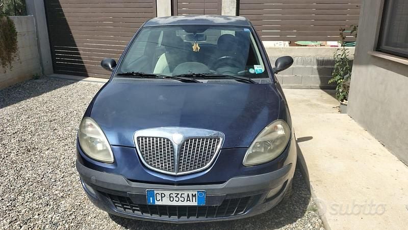 Usata Lancia Ypsilon 70 CV (51 kW) 2005 Blu Utilitaria