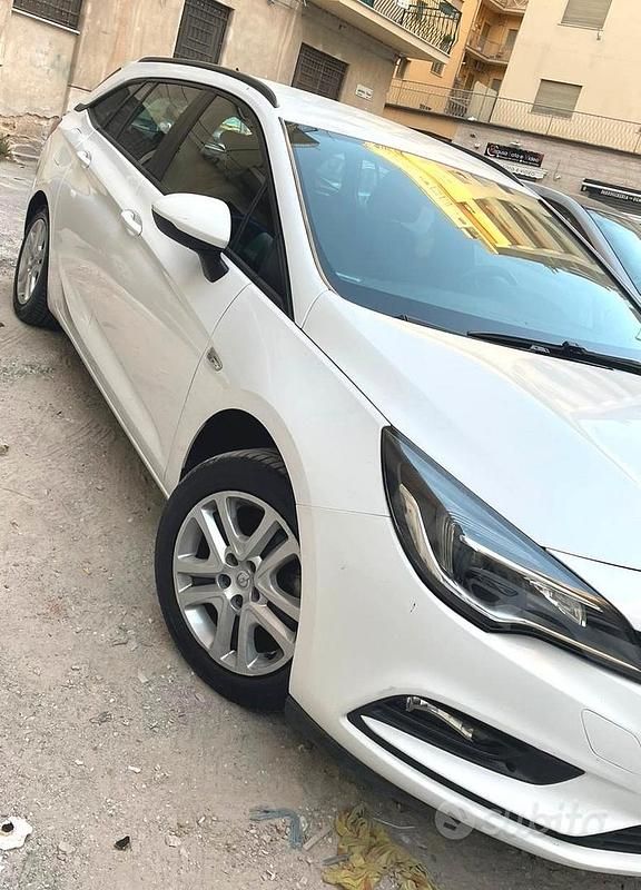 Usata Opel Astra 101 CV (74 kW) 2016 Berlina