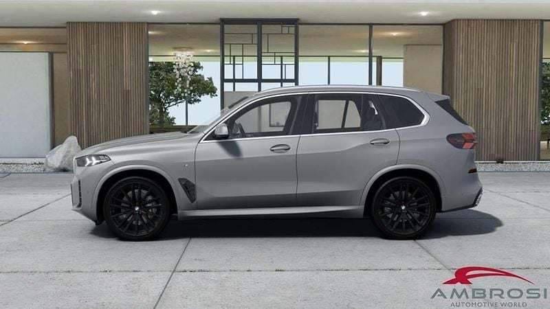 Nuova BMW X5 M Sport 333 CV (244 kW) 2025 Grigio SUV