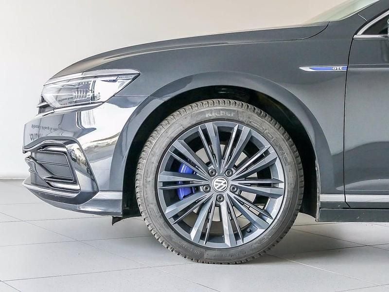 Usata VW Passat GTE 218 CV (160 kW) 2019 Grigio urano Station wagon