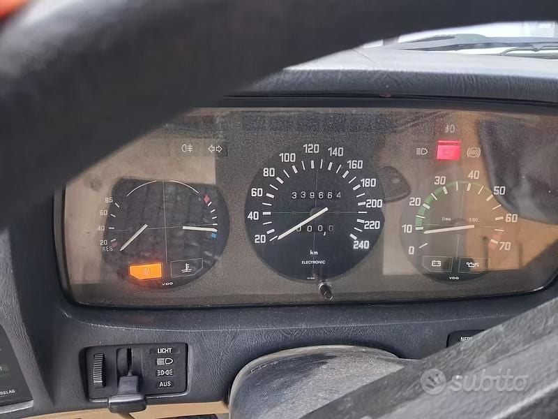 Begagnad BMW 732 197 HK (144 kW) 1982 Blå Sedan