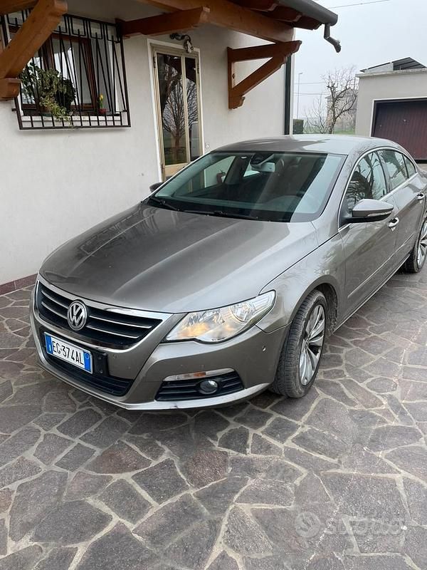 Usata VW Passat 140 CV (102 kW) 2010 Marrone