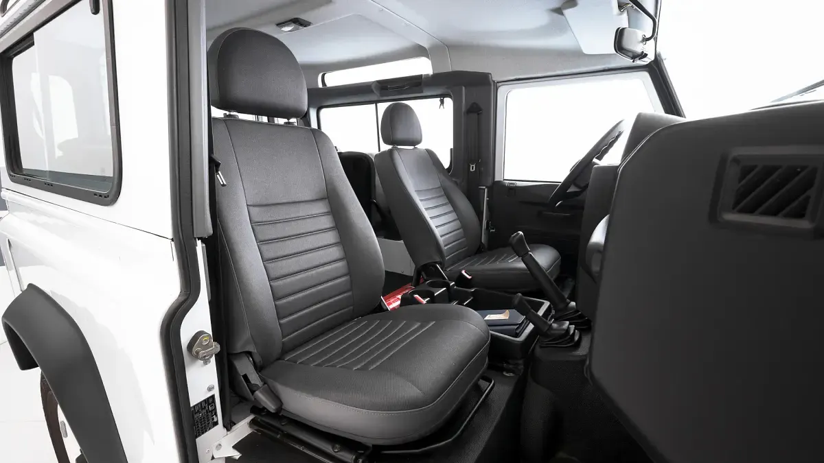 Usata Land Rover Defender Basis 122 CV (89 kW) 2015 Bianco pastello SUV