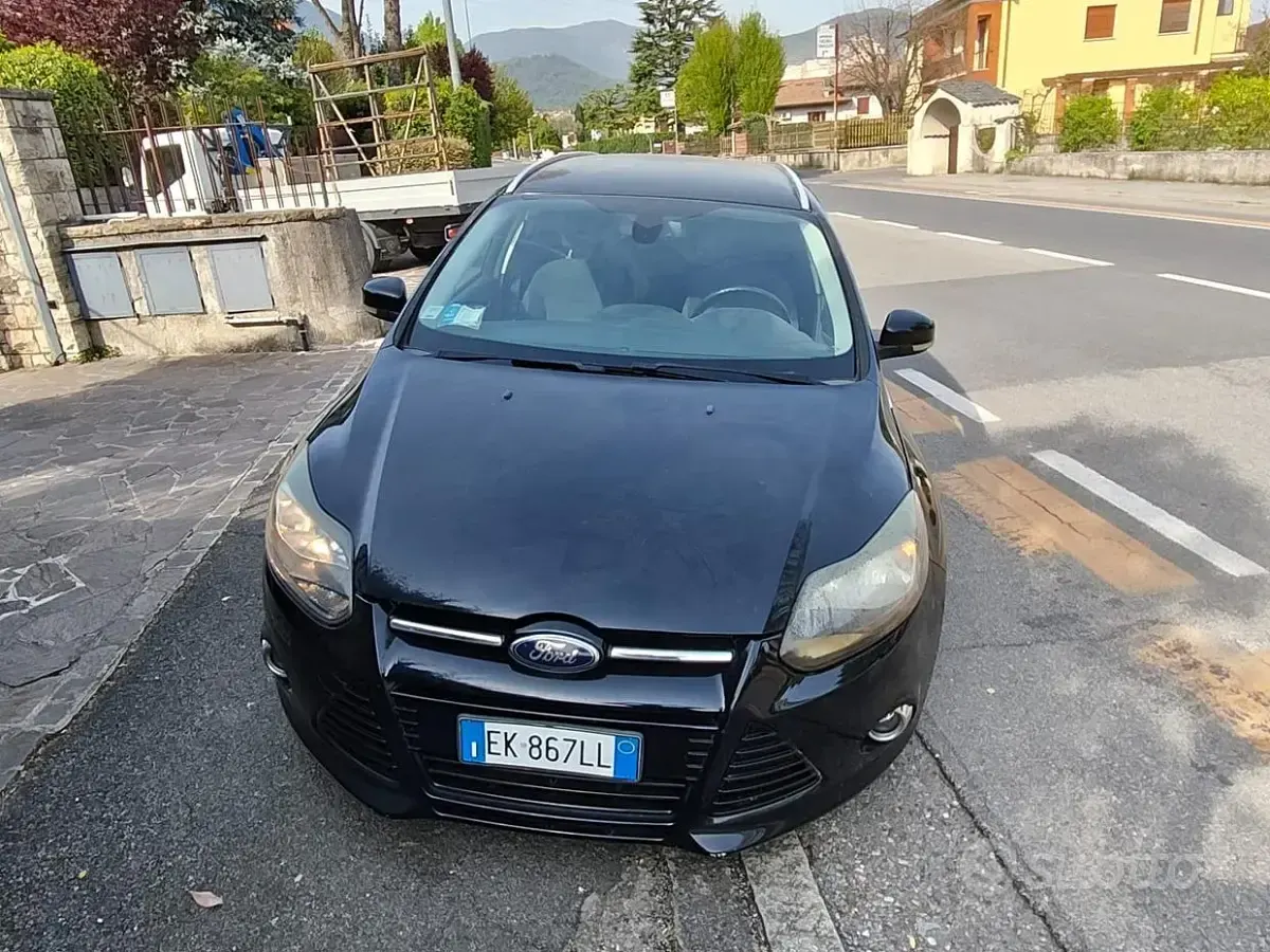 Begagnad Ford Focus 115 HK (84 kW) 2011 Svart Kombi