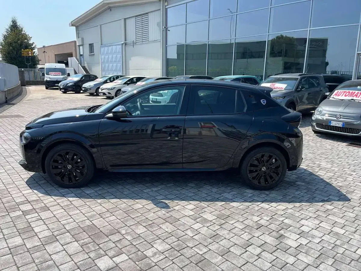 Usata Lancia Ypsilon 101 CV (74 kW) 2025 Nero Utilitaria
