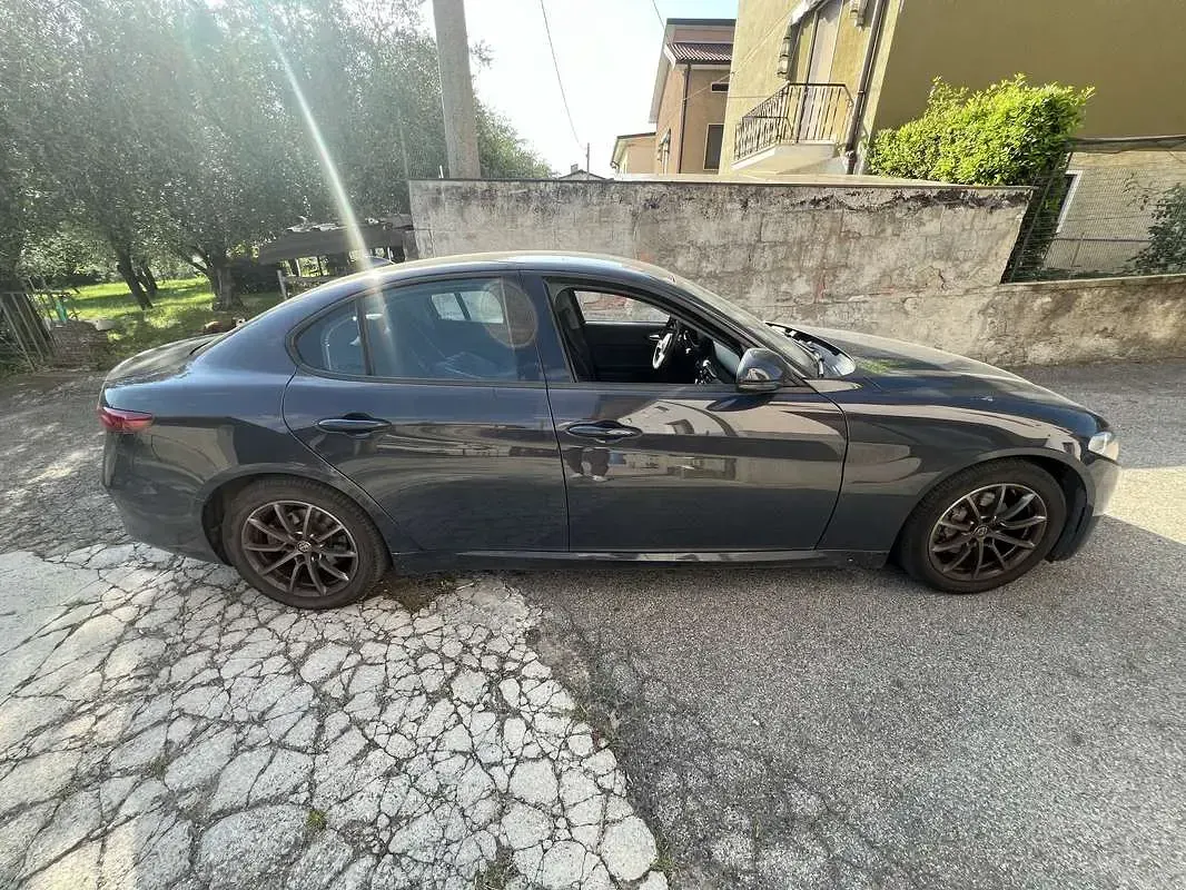 Usata Alfa Romeo Giulia 150 CV (110 kW) 2016 Berlina