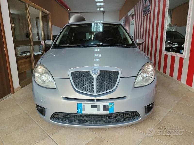 Usata Lancia Ypsilon 75 CV (55 kW) 2009 Grigio Utilitaria
