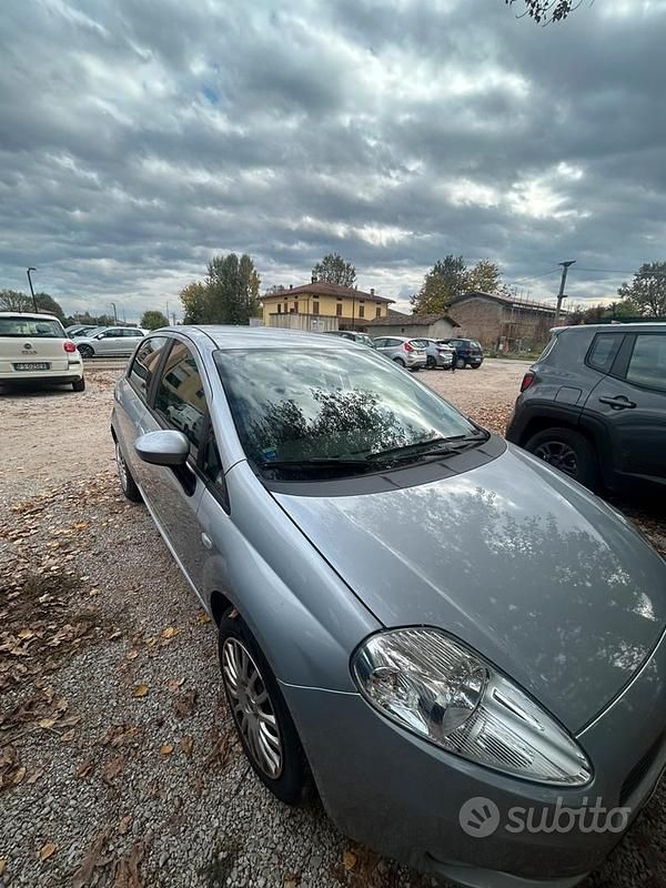 Usata Fiat Grande Punto 65 CV (47 kW) 2005 Grigio Utilitaria