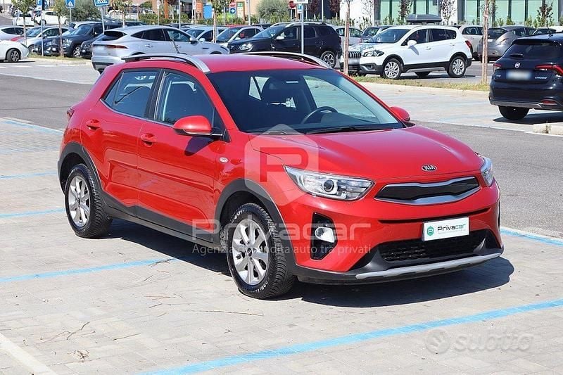 Usata Kia Stonic Style 100 CV (73 kW) 2020 Rosso SUV