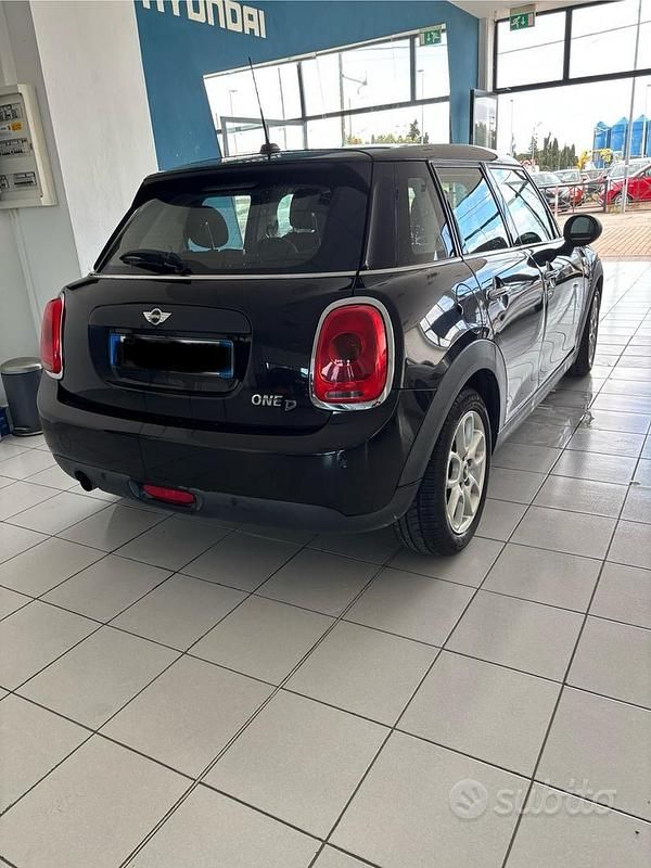 Usata Mini One D 116 CV (85 kW) 2016 Nero Utilitaria