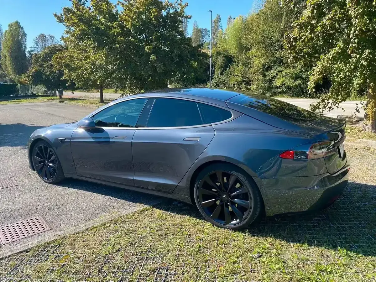 Usata Tesla Model S 158 kW (215 CV) 2017 Grigio Utilitaria