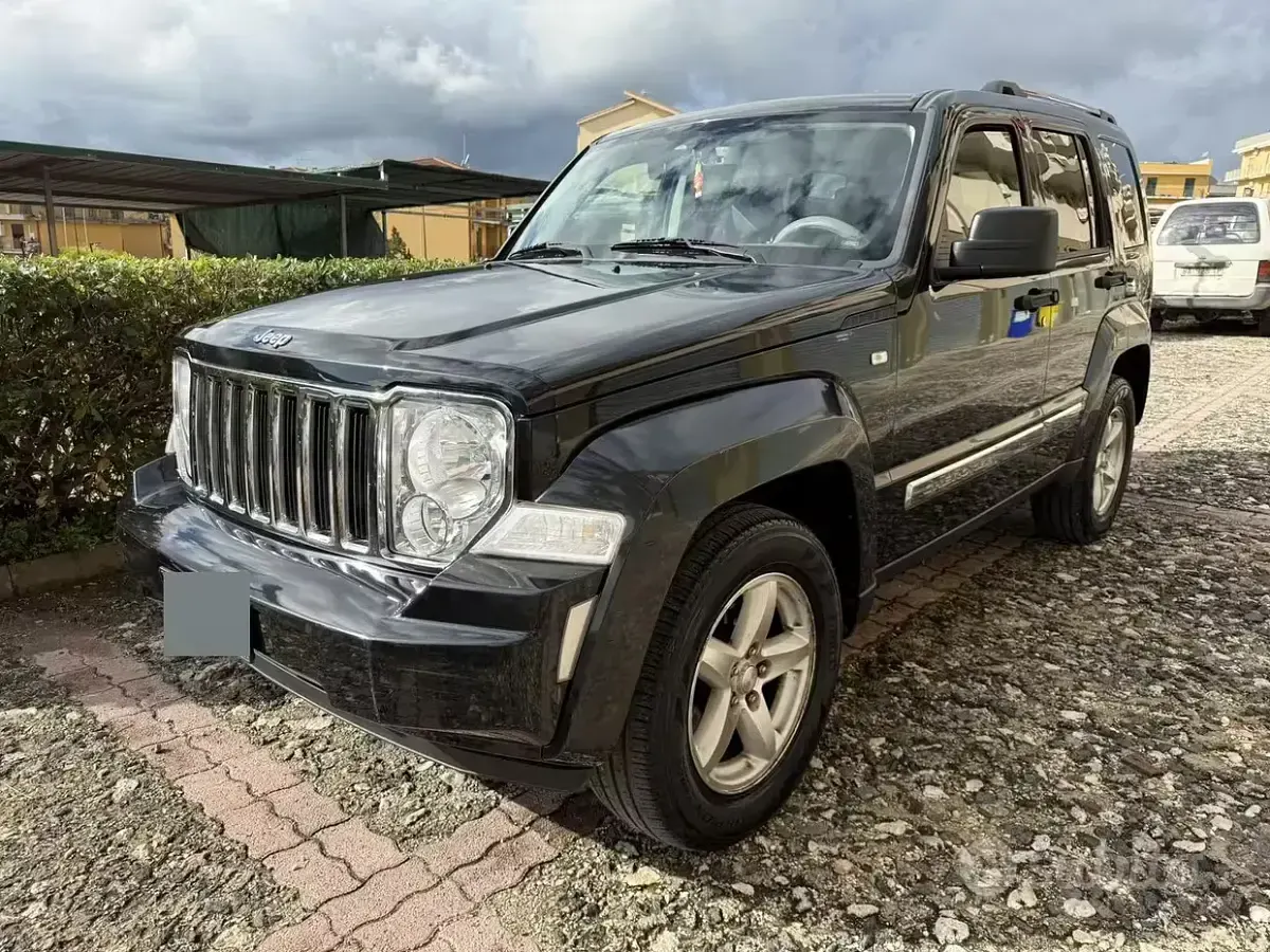 Usata Jeep Cherokee 177 CV (130 kW) 2009 Nero SUV