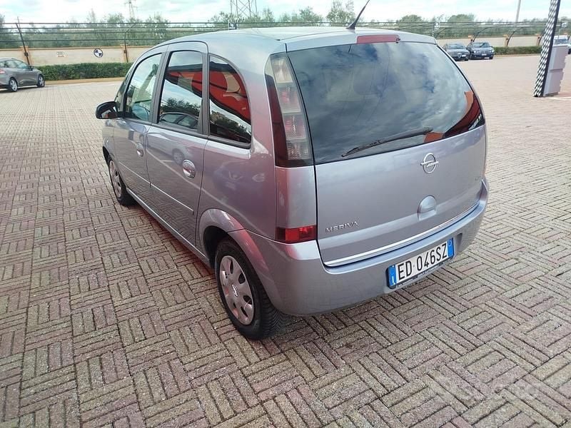 Usata Opel Meriva Enjoy 90 CV (66 kW) 2010 Grigio Monovolume