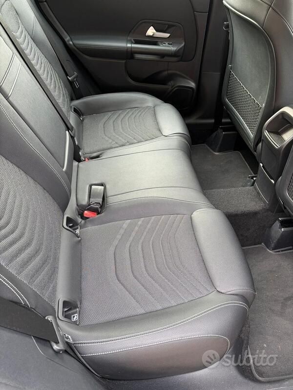 Usata Mercedes B180 116 CV (85 kW) 2019 Grigio Monovolume